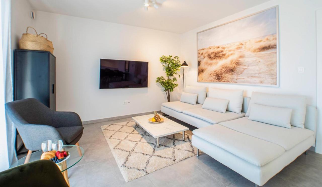 The Grande - Huge Terrace - Amazing Sea Views - Tastefully Furnished - Access To Rooftop Terrace And Gym - Hillside Apartments Rogoznica Rogoznica  Buitenkant foto